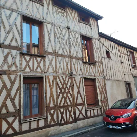 **studio Art - 30m2 - Centre Ville** Apartment *